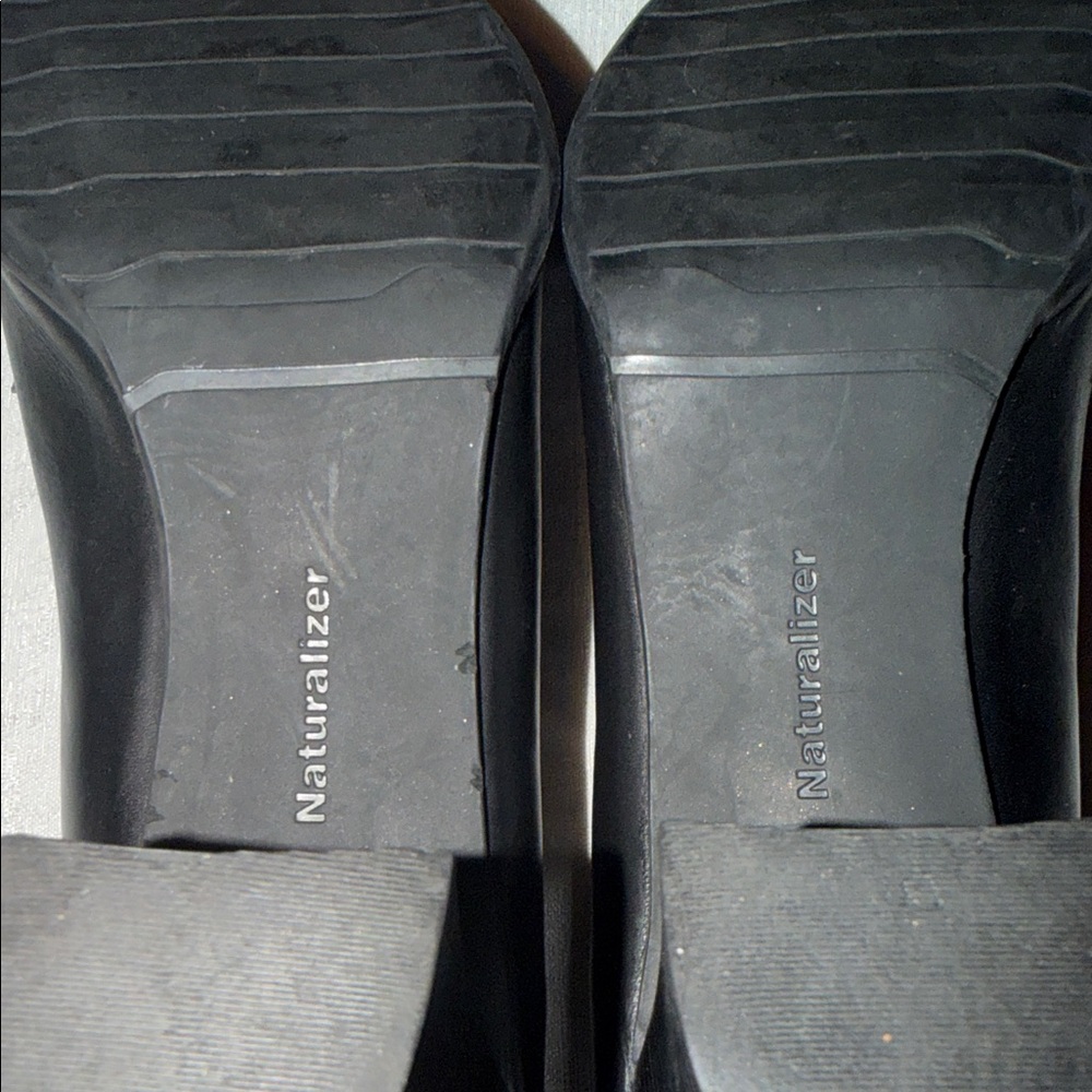 Naturalizer Women's Classic Black Leather Block Heel Pumps - Slip On Size 10 - Picture 10 of 11